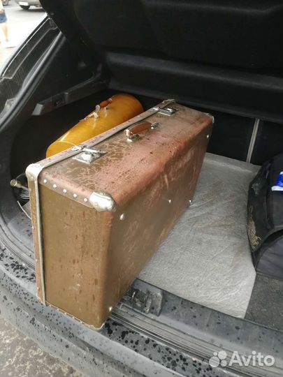 Чемодан ретро старый