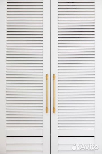 Распашные шкафы с жалюзийными фасадами