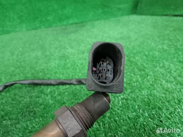 Датчик кислородный передний Volkswagen Jetta 5