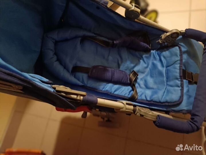 Прогулочная коляска трость