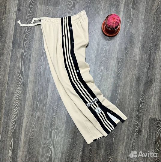 Спортивные штаны adidas широкие