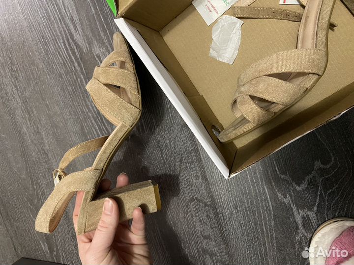 Босоножки женские