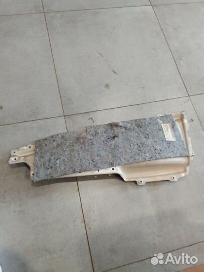 Вставка дверной обшивки передняя левая Mitsubishi