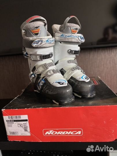 Горные лыжи и ботинки