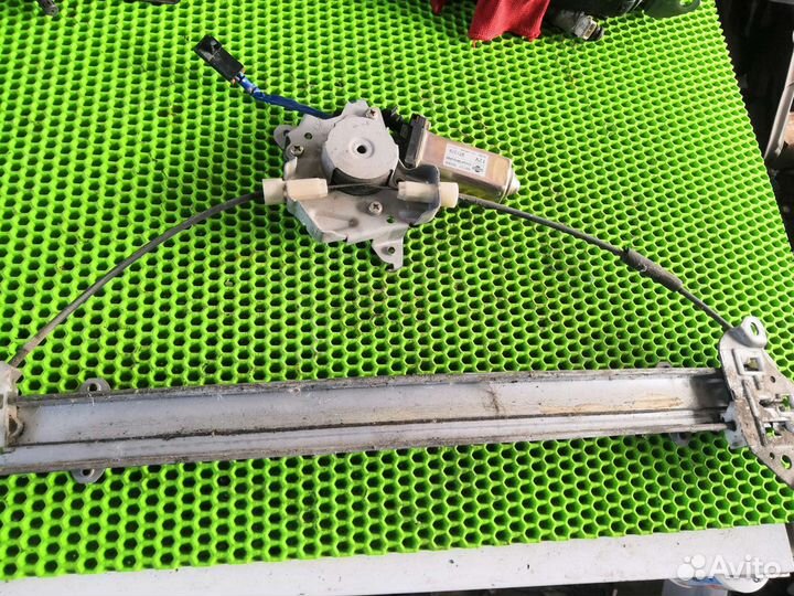 Стеклоподъемник передний правый Ниссан Р несса