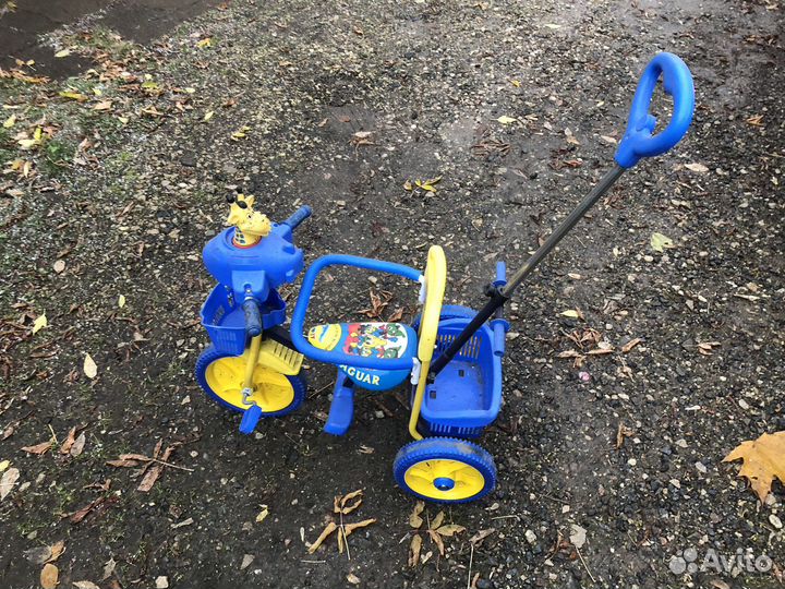 Детский трехколесный велосипед с ручкой