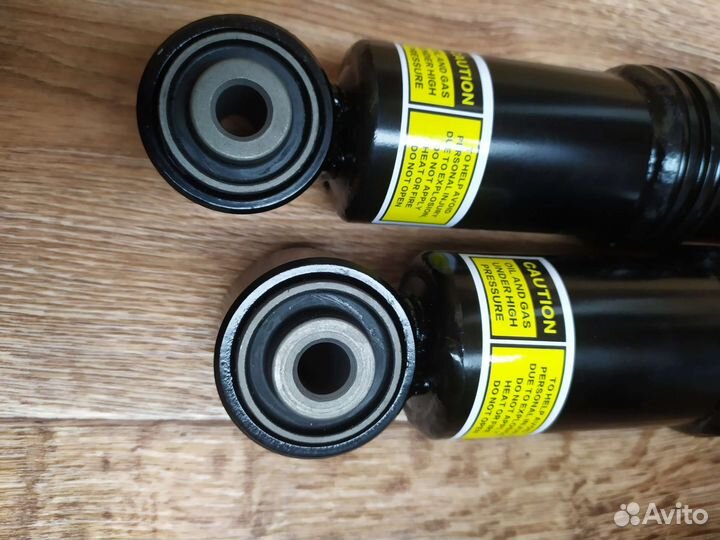 VW Touareg задний амортизатор