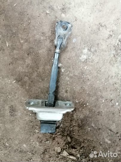 Ограничитель двери задней левой Mitsubishi Lancer