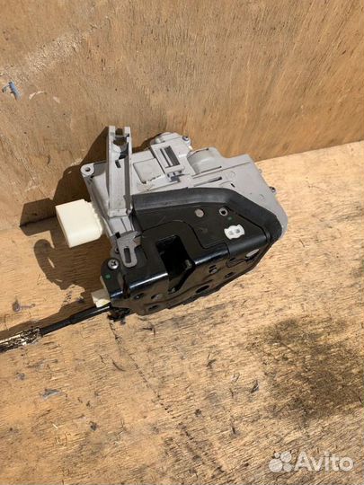 Замок двери передней правой VW Passat B6