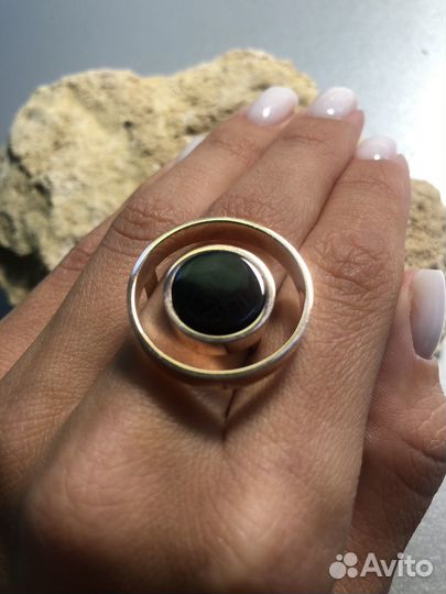 Кольцо с янтарем
