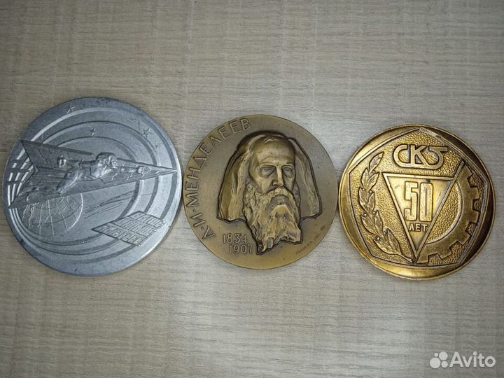 Настольная медаль