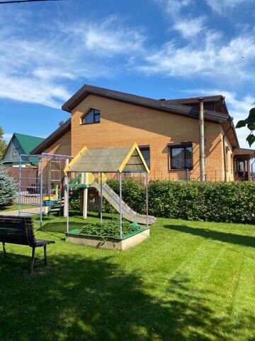 Коттедж 540 м² на участке 20 сот.