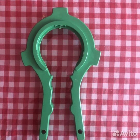 Открывалка для завинчивающихся крышек