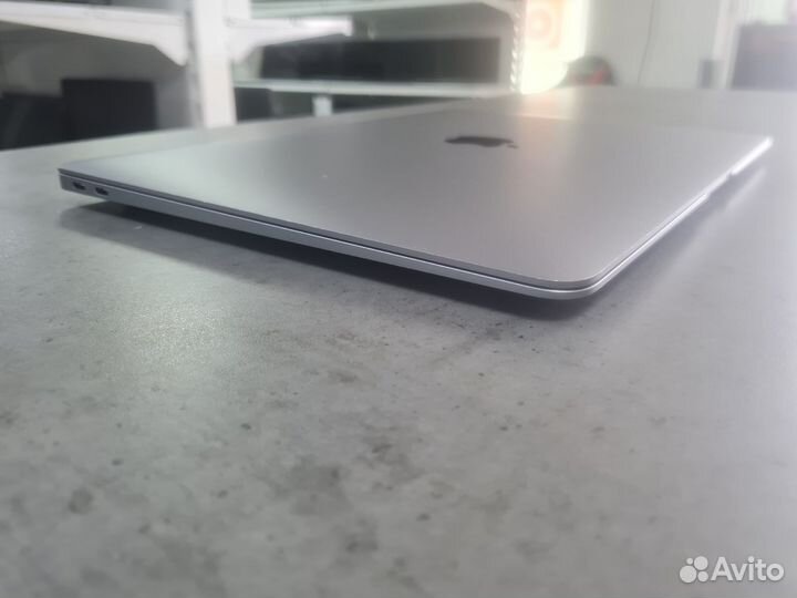 MacBook Air 2020/M1/8GB/Intel Hd/256GB SSD/13.3