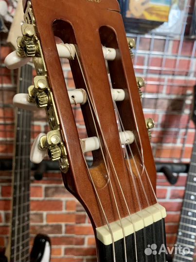 Классическая гитара + чехол