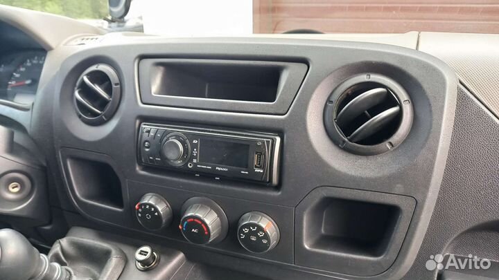 Рамка центральной панели Renault master 3