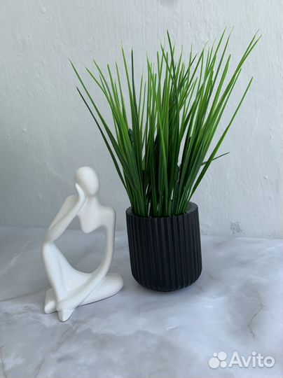 Кашпо с осокой