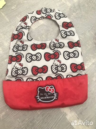 Слюнявчик и футляр для пустышек jujube Китти