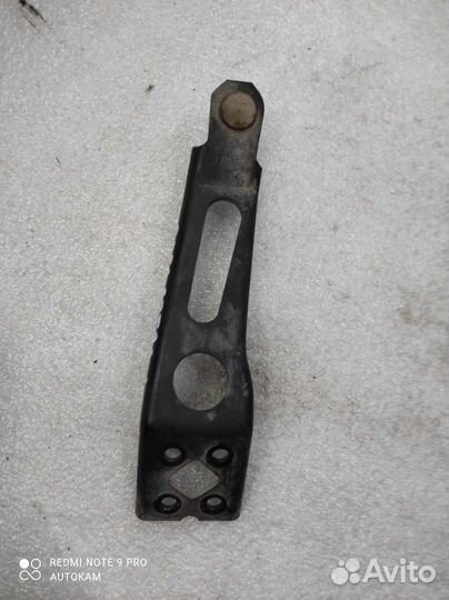 Кронштейн тяги кпп Opel Astra H