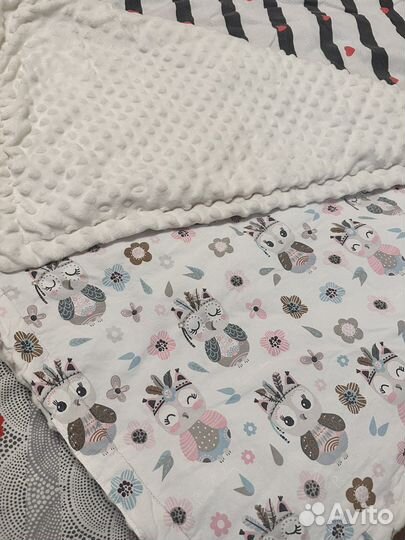 Двустороннее одеяло в кроватку