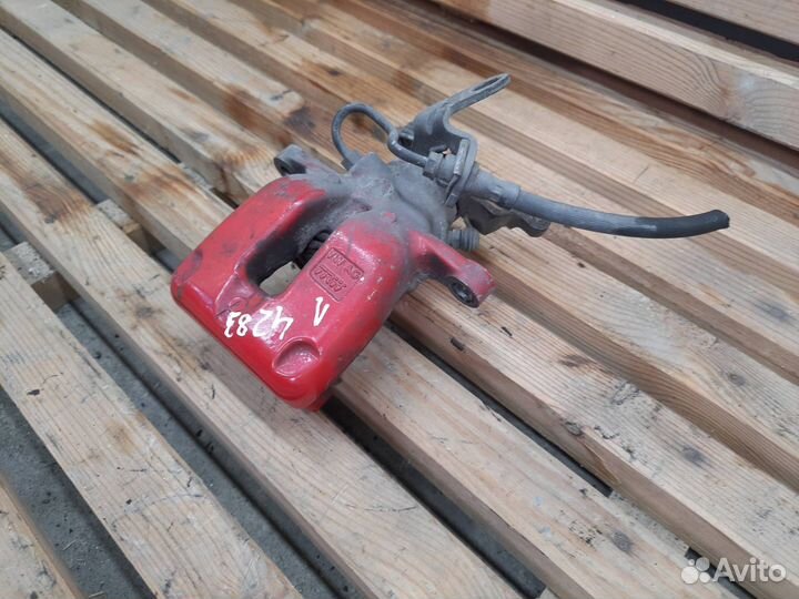 Суппорт тормозной задний левый Volkswagen Golf 5