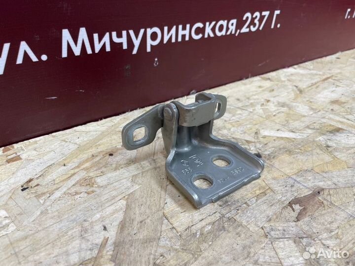 Петля двери Renault Logan