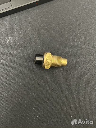 Температурный датчик двигателя Нива Ваз