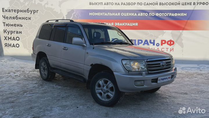 Фонарь задний наружный правый Toyota Land Cruiser (J100) 81550-60560