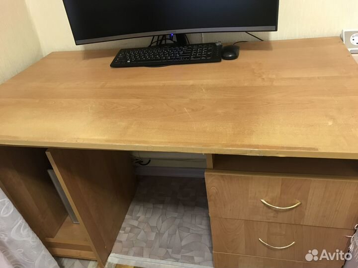 Компьютерный стол с ящиками
