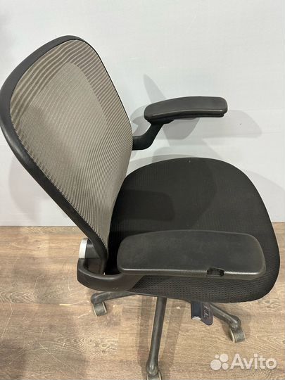 Кресло компьютерное с поддержкой поясницы