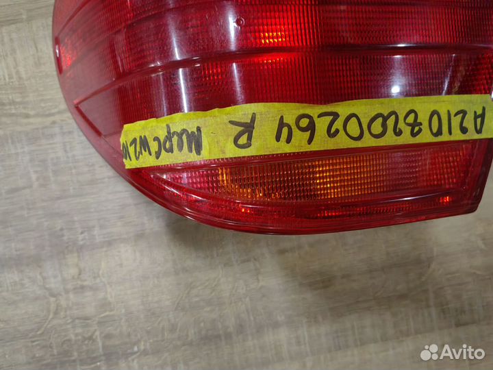 Фонарь задний правый Mercedes Benz E класс