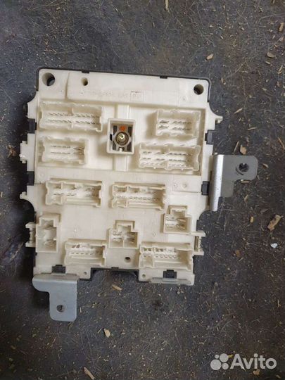 Монтажный блок предохранителей Nissan maxima qx 32