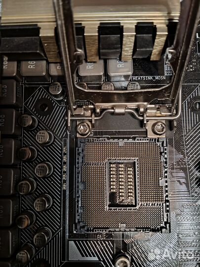 Материнская плата с процессором и памятью