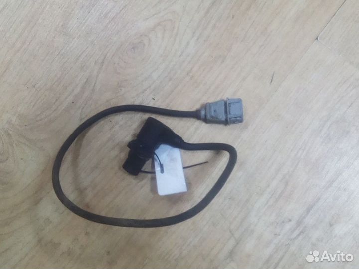 Датчик положения коленвала VAG 050906433