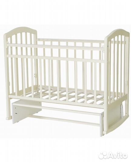 Детская кроватка с маятником