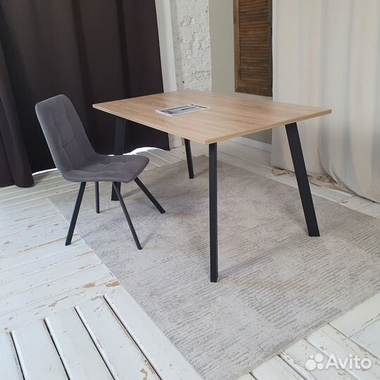 Компьютерный стол Ник Дуб 140*80 см. Черные ножки