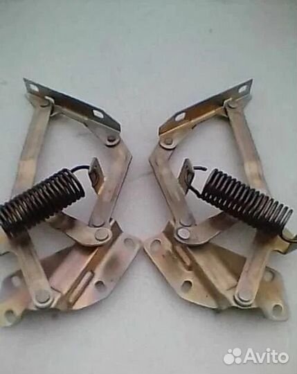 Петли капота волга газ 24-31105 новые пр лев