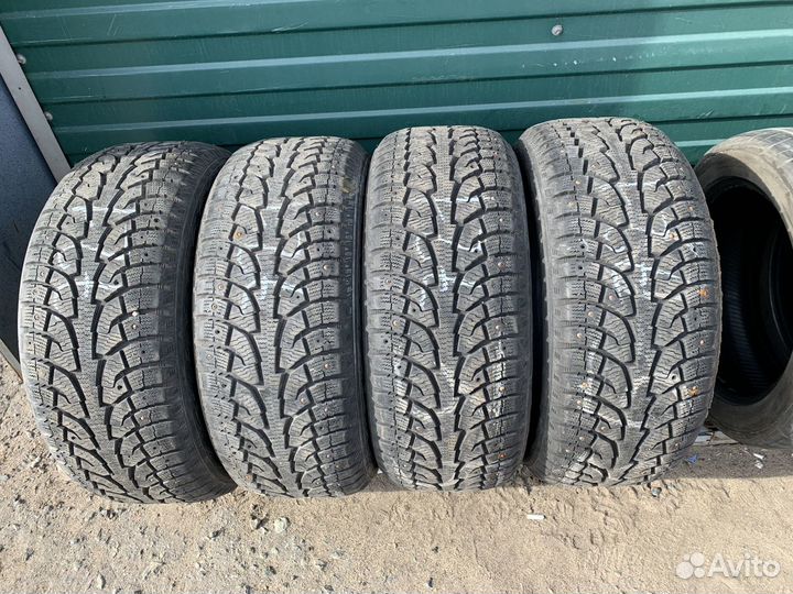 Hankook AM06 235/55 R17