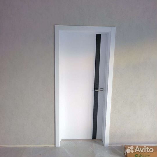 Дверь межкомнатная Лира Белая