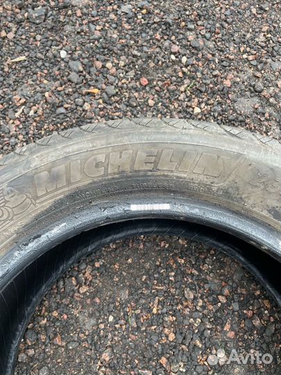 Michelin Defender 235/55 R17