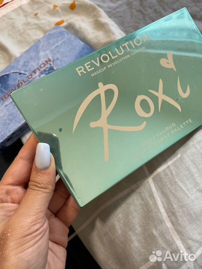 Тени для век revolution