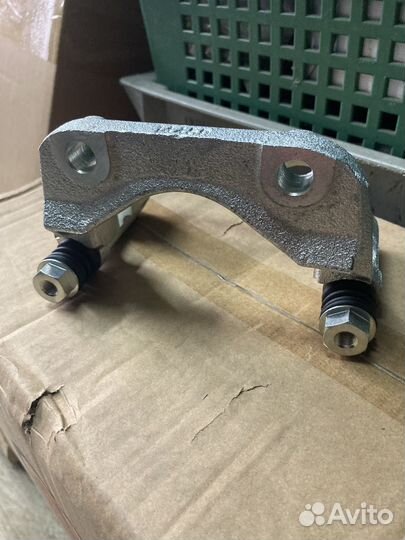 Скоба суппорта тормозного переднего, renault