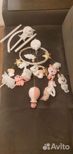 Мобиль ручной работы из фетра