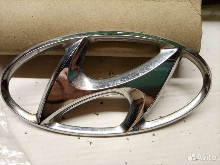 Эмблема на решетку радиатора Hyundai Kia