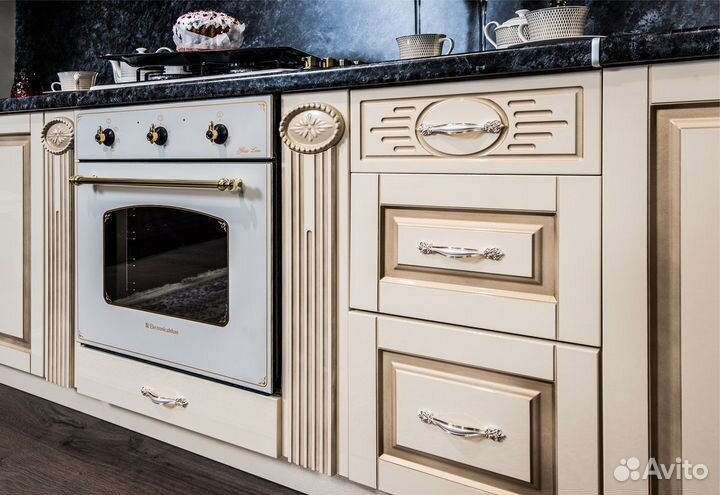 Кухня Верона прямая крем глянец