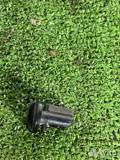 Крепление бардачка Toyota Celica ZZT231 2ZZ-GE