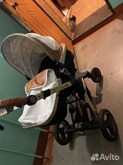 Коляска из кожи