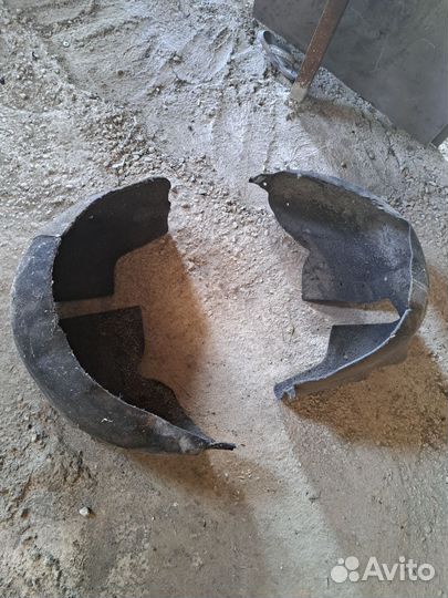 Подкрылок задний Lancia libra