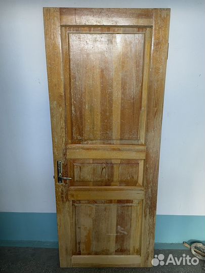 Дверь входная деревянная