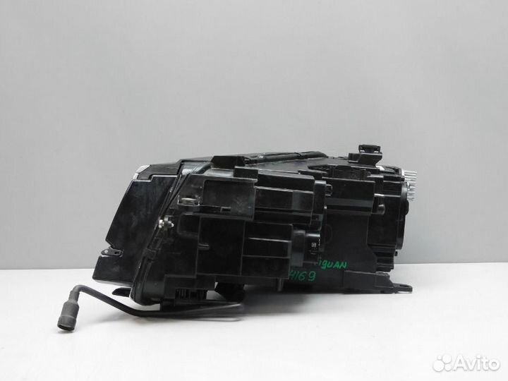 Фара правая Volkswagen Tiguan